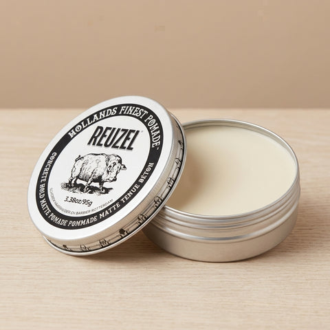Reuzel Concrete Hold Matte Pomade - avoin purkki ja sisältö