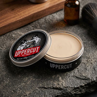Uppercut Matte Pomade - open blik met matte creme inhoud op leisteen