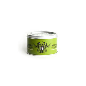 Oil Can Grooming Styling Paste, vihreän purkin etukuvakulma valkoisella taustalla