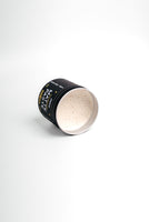 O'Douds Matte Paste - open pot op zijkant met gespikkelde cremekleurige paste