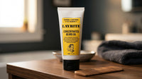 Layrite Concentrated Beard Oil - tube op houten kaptafel met kam en handdoek