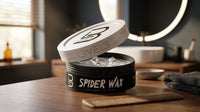 Level3 Spider Wax - open pot op houten blad met kam en ronde spiegel